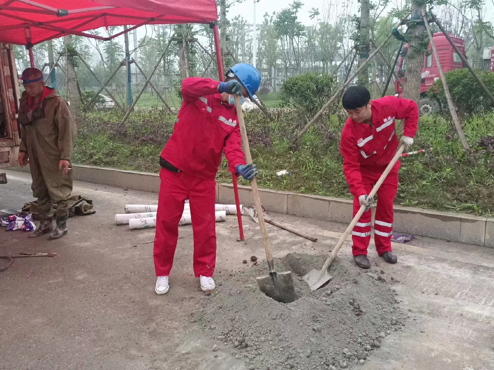 石龙管道疏通哪家好】及时进行市政管道清淤