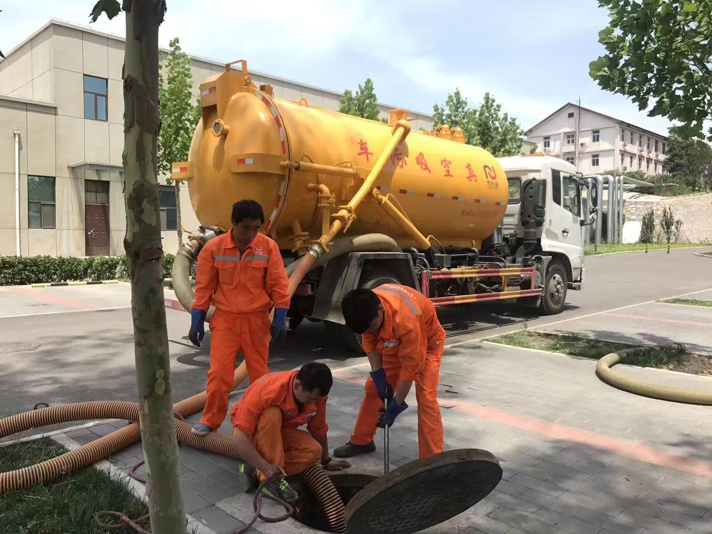 石龙化粪池清理与5-8吨吸粪车施工效率分析